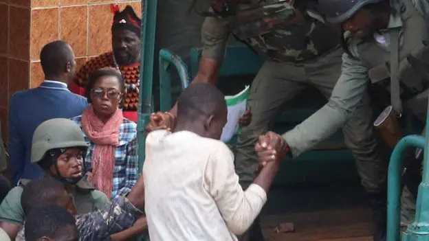 Read more about the article Cameroon conflict: ‘We live in fear in Bamenda’